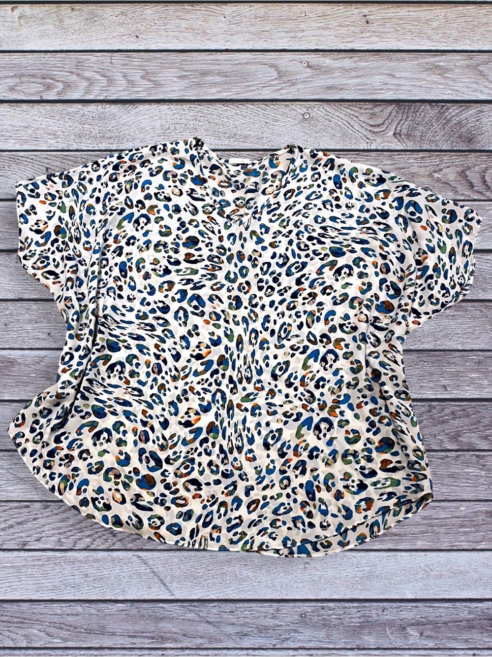 Spin Women's Short Sleeve Leopard Print Top - White with Blue & Tan Spots large